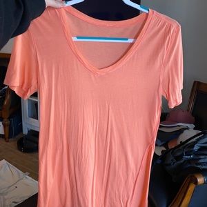 Lulu Lemon Tee w/ Bottom Slit